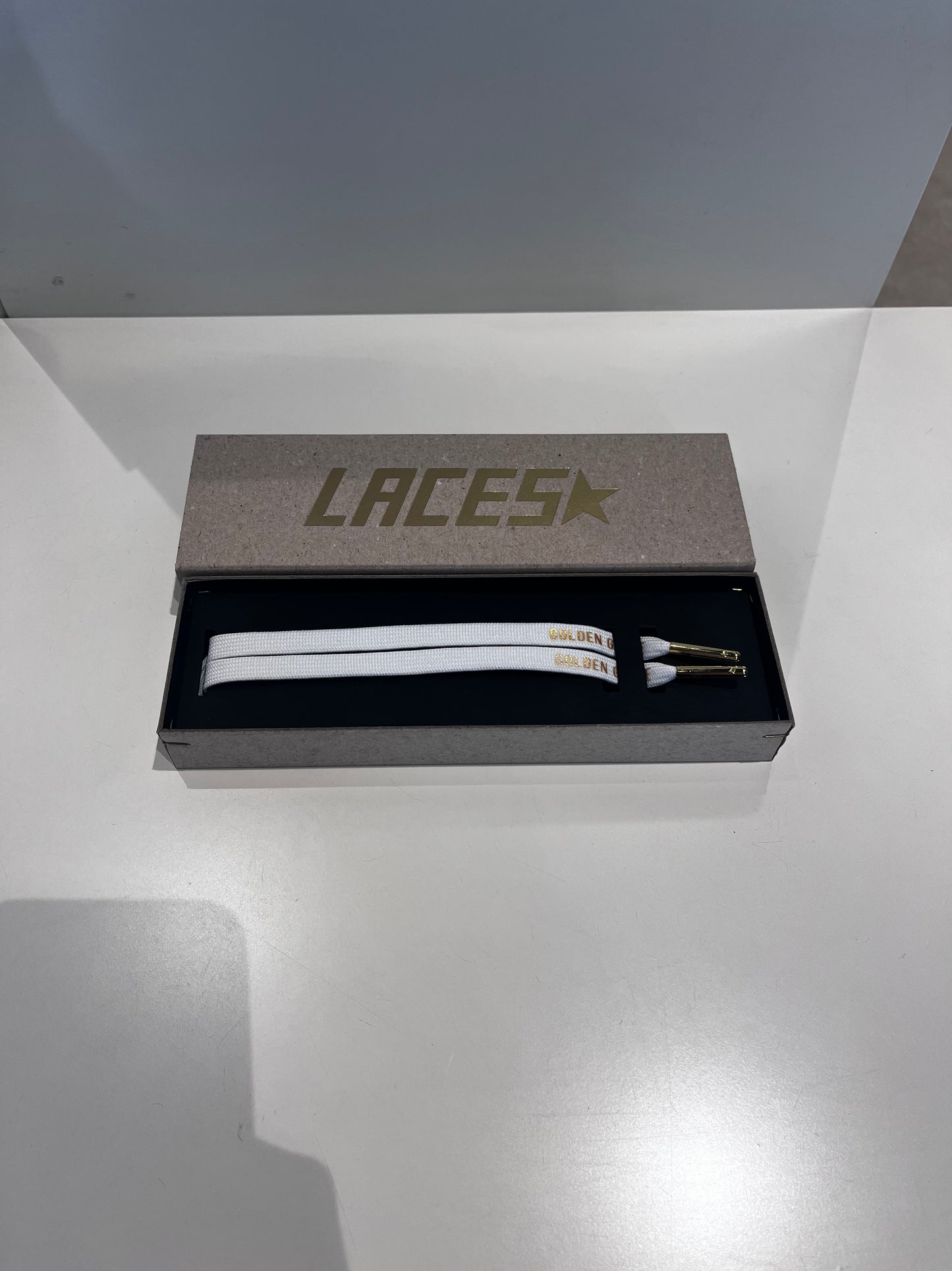 GOLDEN GOOSE laces white/gold