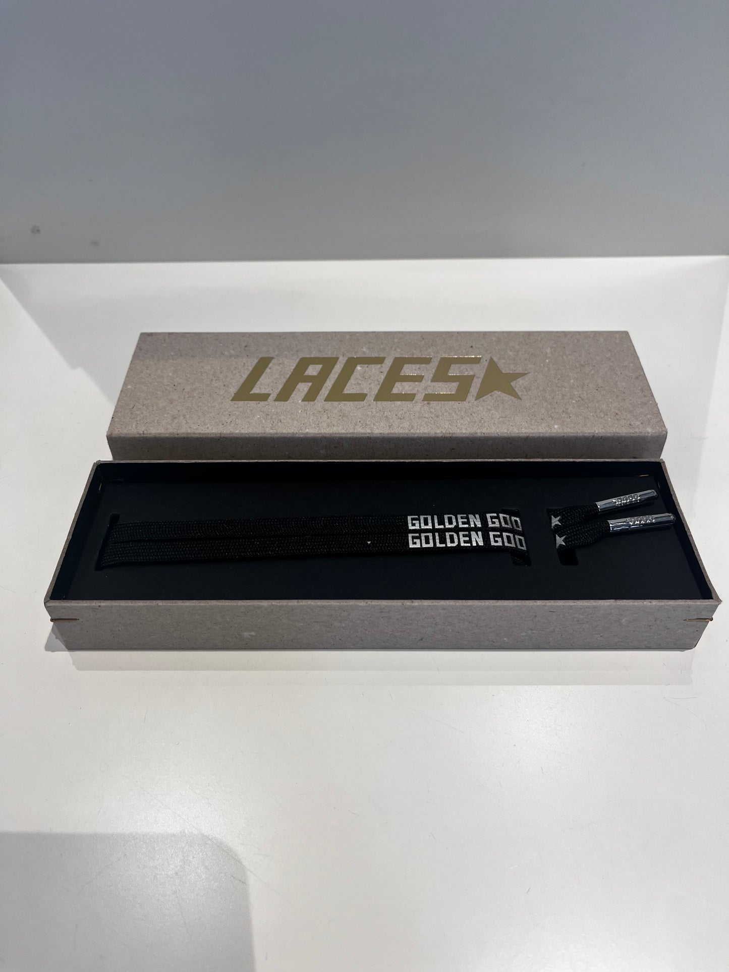 GOLDEN GOOSE laces black/silver